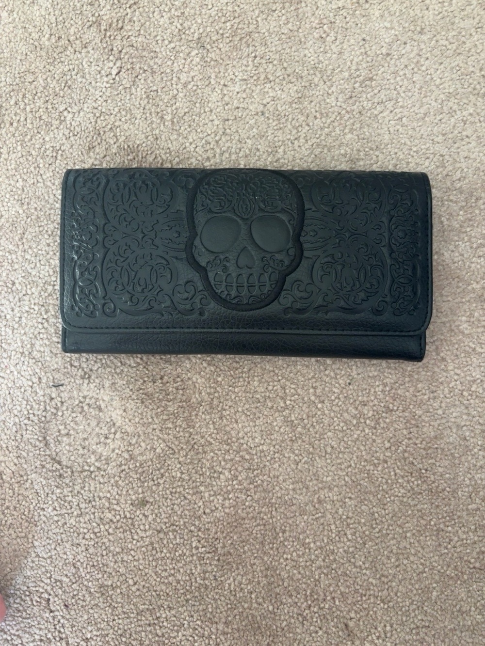 Loungefly Black Sugar Skull Embossed Faux Leather Gothic Long Bifold Wallet - Picture 5 of 5